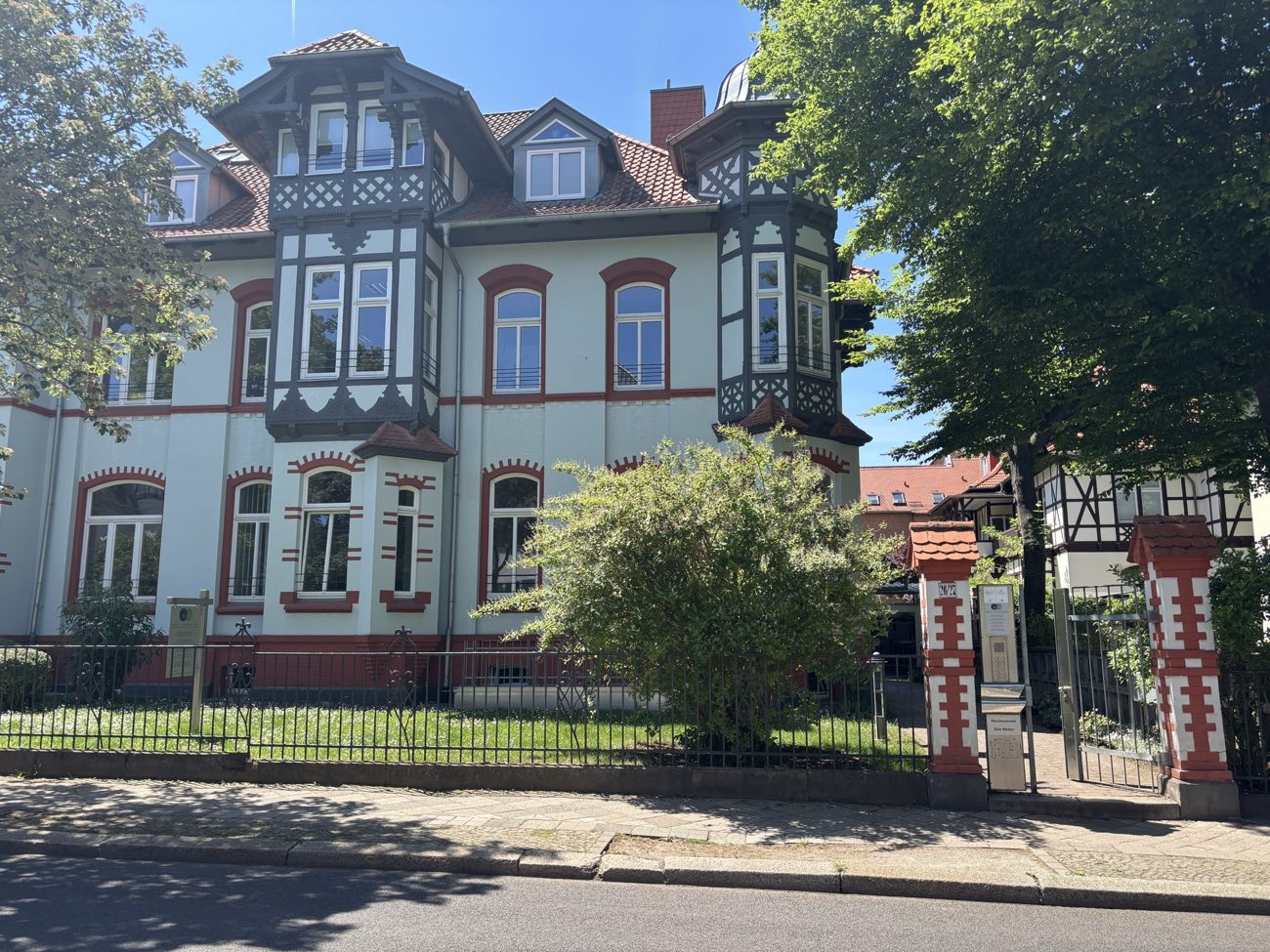 Praxisgebäude Gerhart-Hauptmann-Straße 26 in Erfurt mit Eingang